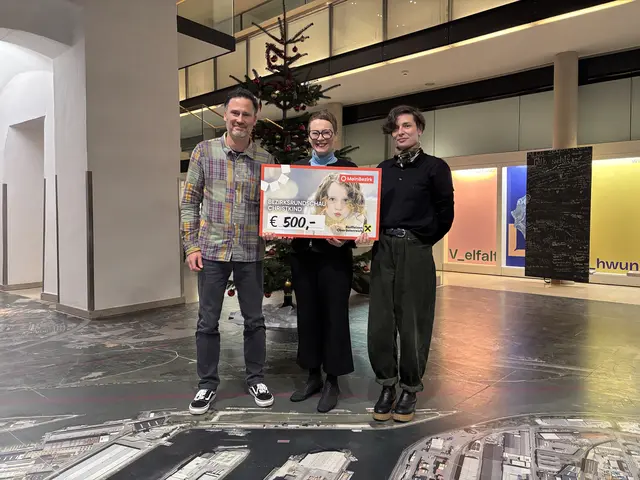 Von links: Klubobmann Helge Langer, Stadträtin Eva Schobesberger und MeinBezirk-Redaktionsleiterin Silvia Gschwandtner. | Foto: MeinBezirk