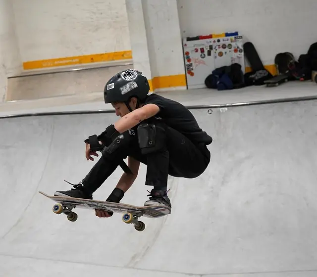 Viele junge Skateboarder:innen nahmen an der Staatsmeisterschaft in Linz teil. | Foto: Lukas Chocola