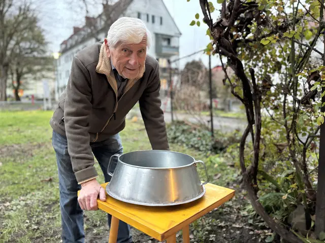 Herbert Pelzmann aus Gnas, Pensionist und ehemaliger Pferdebesitzer, will Melina Hirschmann mit seiner Erfindung helfen. | Foto: MeinBezirk/Gerda Sammer-Schmidt