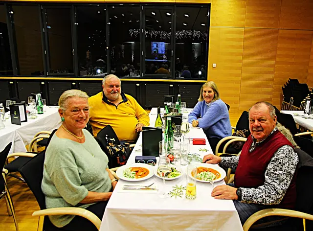 Weihnachtsfeier im Gemeindesaal Anif mit 97 Teilnehmer*Innen