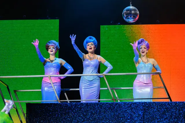 Das Musical "Priscilla - Queen of the Desert" feierte seine Premiere am Salzburger Landestheater. Ein schillerndes Stück mit einer berührenden Geschichte. 
 | Foto: SLT/Tobias Witzgall