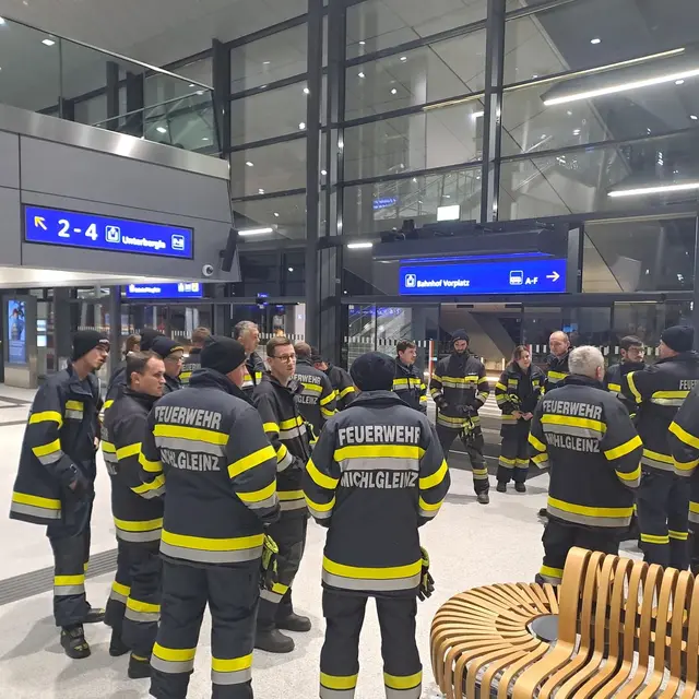 Die Freiwillige Feuerwehr Michlgleinz lernte den Bahnhof Weststeiermark näher kennen. | Foto: FF Michlgleinz