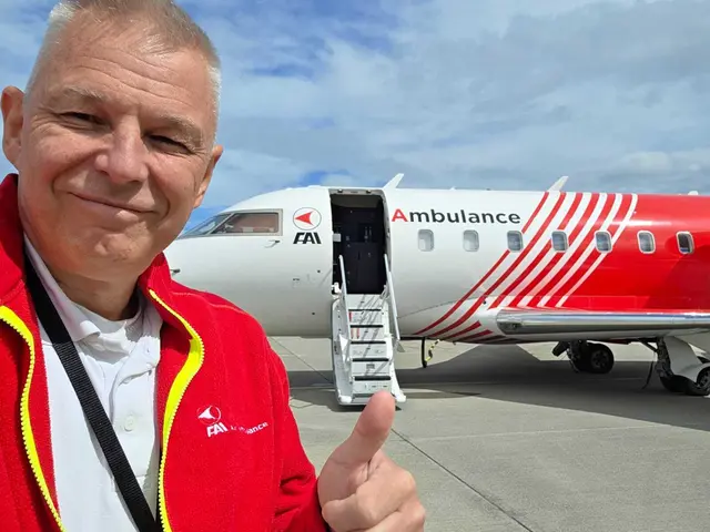 Doktor Johannes Schalamon transportiert seit elf Jahren weltweit Patienten sicher in Krankenhäuser. | Foto: Privat