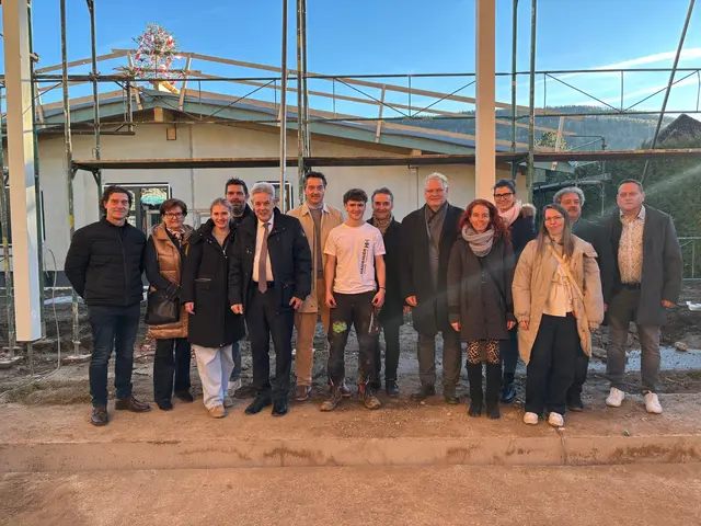 Gleichenfeier bei der Baustelle in Payerbach. | Foto: Christoph Rella/Gemeinde Payerbach