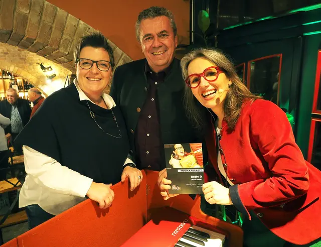 v.li.n.re.: GF Susanne Höllerer, Obmann Vize Bgm. Mag. Günter Zaiser, Betty O | Foto: Norbert Stadler