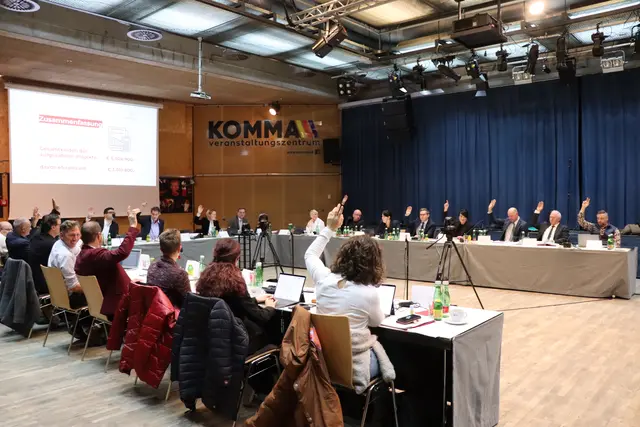 Budget 2026 beschlossen: Wörgl nimmt nächstes Jahr rund 54 Millionen Euro ein, gibt aber im normalen Betrieb 57 Millionen Euro wieder aus. | Foto: Christiane Nimpf