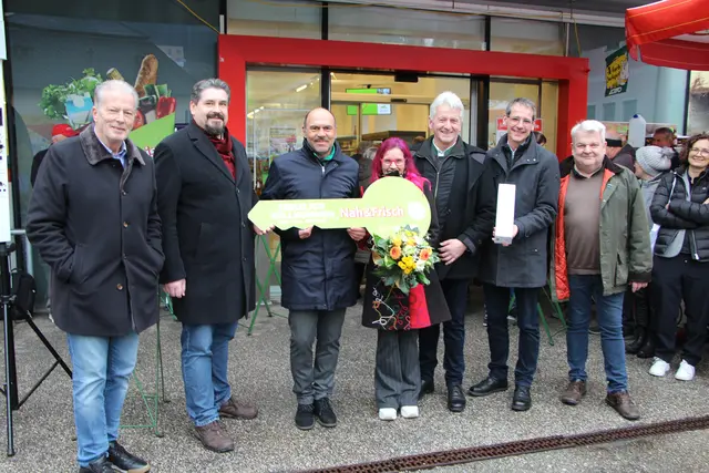 Von links: Reinhold Mitterlehner, Martin Schwarzinger, Ernst Richtsfeld, Claudia Ascher, Josef Hintenberger, Johannes Brandl, Peter Haudum. | Foto: Veronika Mair