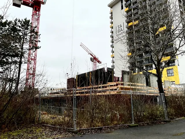In Oberlaa wird fleißig gebaut – obwohl eine rechtliche Entscheidung über ein UVP-Verfahren noch aussteht. Laut Pyka könnte das noch Folgen mit sich ziehen. | Foto: zVg