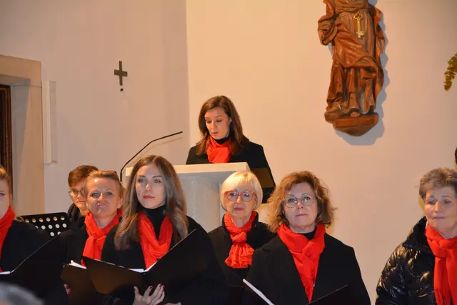 Traditionelle und moderne Marienlieder, dargeboten vom Kirchenchor Lackenbach und dem Bläserensemble der Jugendmusik, sorgten für bewegende Adventklänge. | Foto: MeinBezirk/Rosenberger Victoria