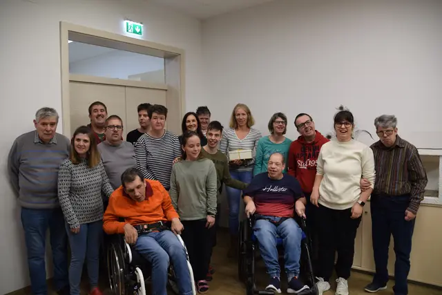 Die Spende wurde an die Organisation Rettet das Kind übergeben. | Foto: Jasmin Traupmann