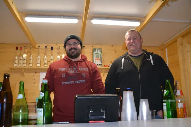 Von Langos bis Spezial-Glühwein – das vielfältige kulinarische Angebot sorgte für Genuss und Wärme beim winterlichen Basar. | Foto: MeinBezirk/Rosenberger Victoria