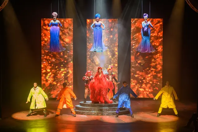 Das Musical "Priscilla - Queen of the Desert" feierte seine Premiere am Salzburger Landestheater. Ein schillerndes Stück mit einer berührenden Geschichte. 
 | Foto: SLT/Tobias Witzgall