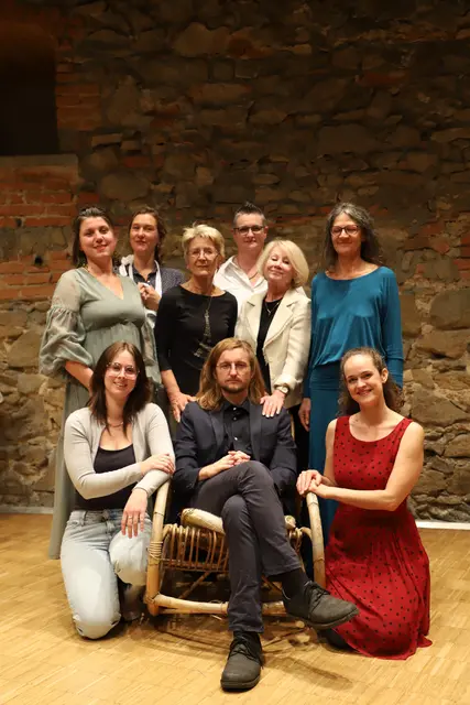 Die neu gegründete Schärdinger Theatergruppe nennt sich Spielfalter – Spiel steht für Leichtigkeit und Bewegung, Falter für entfalten und fliegen.  | Foto: Theatergcrew Tobias Gatterbauer