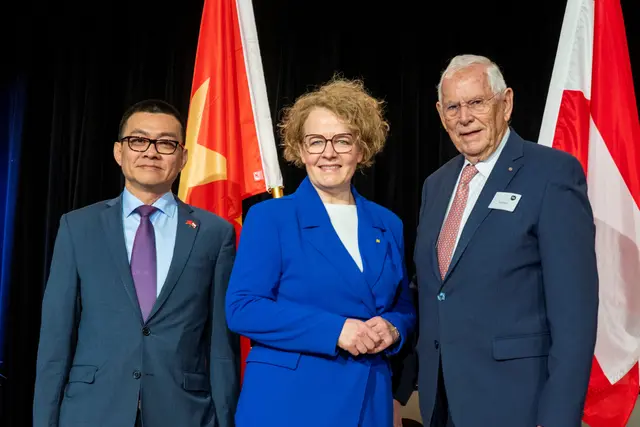 (v.l.n.r.): Gemeinsam für Zukunftskompetenzen: Botschafter H.E. Hoang Vu, Landesrätin Christiane Teschl-Hofmeister und IMC-Aufsichtsratsvorsitzender Heinz Boyer beim Austria–Vietnam Future Skills Forum 2025. | Foto:  IMC Krems