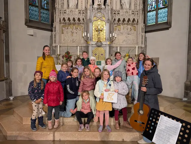 Auch die "Singing Valenteenis" begleiten das Hirtenspiel musikalisch. | Foto: Singing Valenteenis