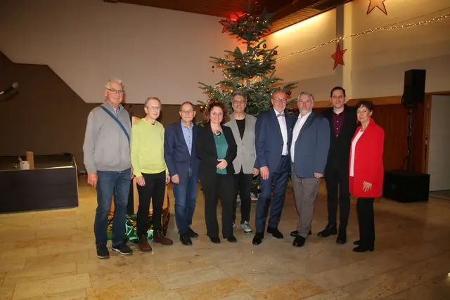 v. li. Erich Huf, Hannes Tinhof, Franz Ernst, Monika Teubenbacher-Schriefl, Fritz Ringhofer, Bgm. Werner Huf, Norbert Rauhofer, Michael Rauhofer-Redl, Rosemarie Harter