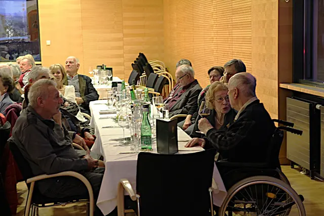 Weihnachtsfeier im Gemeindesaal Anif mit 97 Teilnehmer*Innen