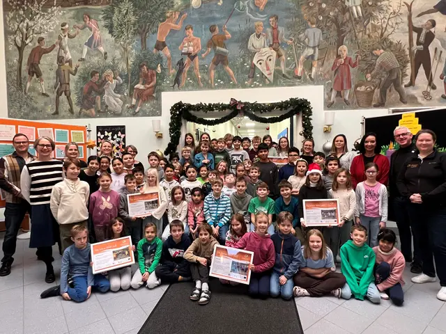 Als Dankeschön für den Einsatz wurden die Urkunden an die Schüler und Schülerinnen der Volksschule Mondweg verliehen. | Foto: BV14