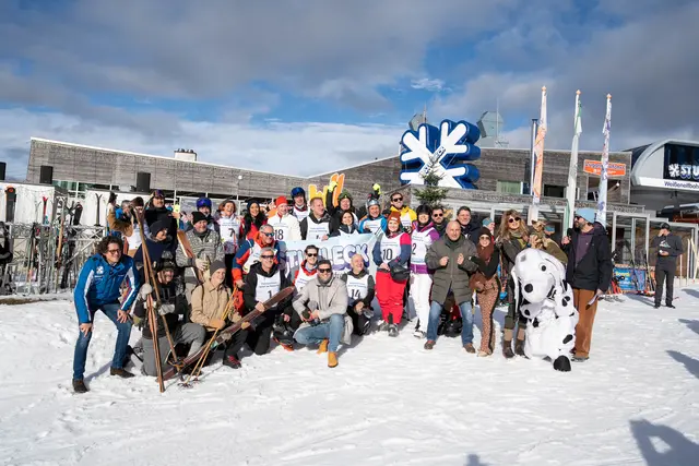 Mit dem VIP-Skiopening am Stuhleck in Spital am Semmering ist die Saison auch offiziell eröffnet. Ein Erinnerungsfoto vor dem Panoramarestaurant W11 am Stuhleck. | Foto: Ekatarina Paller