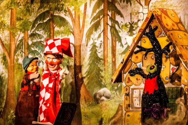 Man ist nie zu alt: Auch alle großen Kinder lieben natürlich den Kasperl. | Foto: Josef Urdl