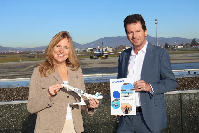 Andrea Springer, Geschäftsführerin Springer Reisen und Wolfgang Grimus, Geschäftsführer Flughafen Graz, luden kürzlich zur Präsentation des Springer-Reisen-Sommerprogramms 2026.   | Foto: Springer Reisen