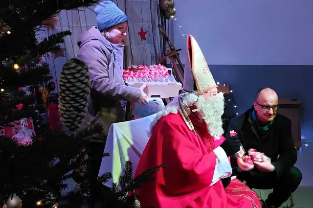 Jetzt gibt es feine Gaben für die Kinder | Foto: Gemeinde Wolfsgraben