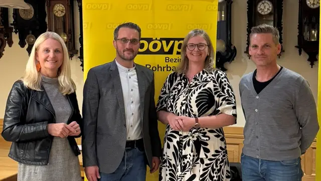 Vizebürgermeisterin Bettina Nigl (2.v.r.) ist die neue Obfrau der ÖVP Schwarzenberg. | Foto: ÖVP/Gierlinger