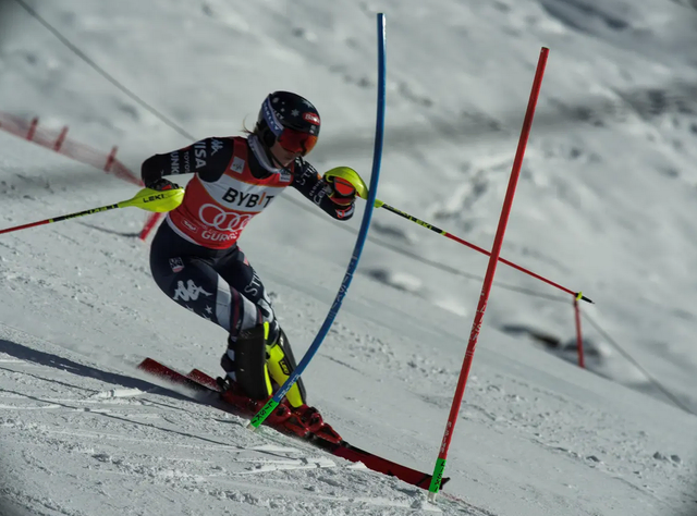 Die Amerikanierin Mikaela Shiffrin geht wieder als große Favoritin in den Slalom. | Foto: Albert Eder