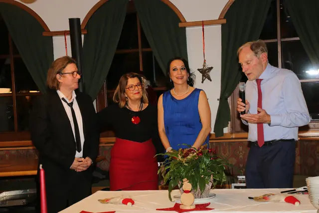 v. li. Franky Wild, Bezirksvorsitzende Martha Vilt, Nina Stern und Dr. Walter Vilt 