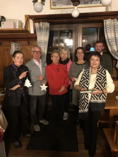 : v.l. Dr. Andrea Eraghi-Gallent, Bgm. Roman Sigmund, OV Helene Nikowitsch, Elisabeth Wald, Waltraud Wernhart-Horak, Johanna Ulm, Vizebgm. Josef Breuer | Foto: Haringsee