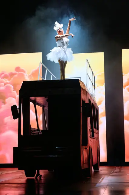 Das Musical "Priscilla - Queen of the Desert" feierte seine Premiere am Salzburger Landestheater. Ein schillerndes Stück mit einer berührenden Geschichte. 
 | Foto: SLT/Tobias Witzgall