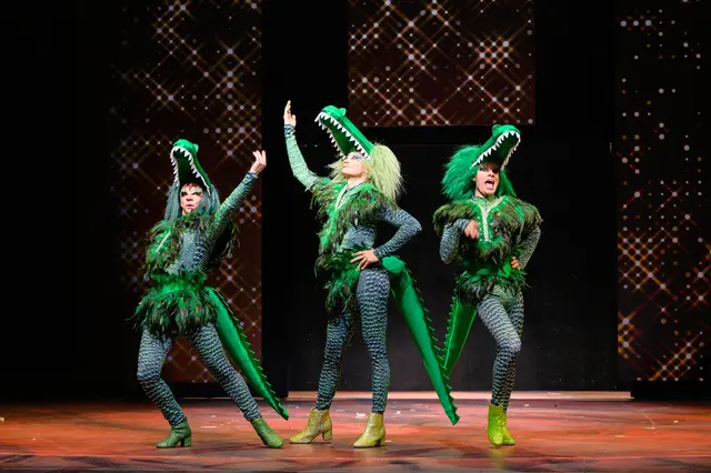 Das Musical "Priscilla - Queen of the Desert" feierte seine Premiere am Salzburger Landestheater. Ein schillerndes Stück mit einer berührenden Geschichte. 
 | Foto: SLT/Tobias Witzgall