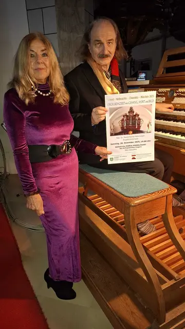Sängerin und Moderatorin Brigitte Kirchmaier und Rainer König-Hollerwöger in der Stiftskirche Eisgarn an der Orgel. | Foto: IPS-Wien
