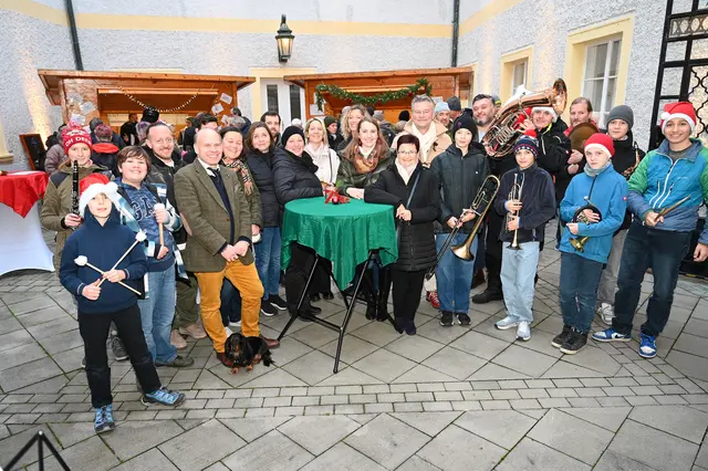 Feierliche Eröffnung des Gumpoldskirchner Adventpfads. | Foto: Pohl