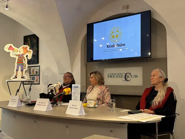 Wie sich das Kinderbüro 2026 neu ausrichtet, stellten Präsident Gerhard Fruhmann, Finanzvorständin Michaela Lukmann und Geschäftsführerin Waltraut Chimani vor. | Foto: MeinBezirk/Antonia Unterholzer