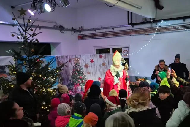 Der Nikolaus im Feuerwehrhaus von Wolfsgraben | Foto: Gemeinde Wolfsgraben