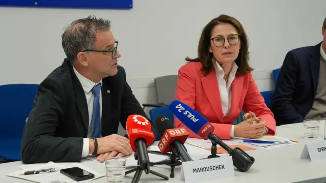 Im Rahmen der Veranstaltung wurde etwa vor den drei verbreitetsten Betrugs-Maschen berichtet. | Foto: Andreas Pölzl/MeinBezirk