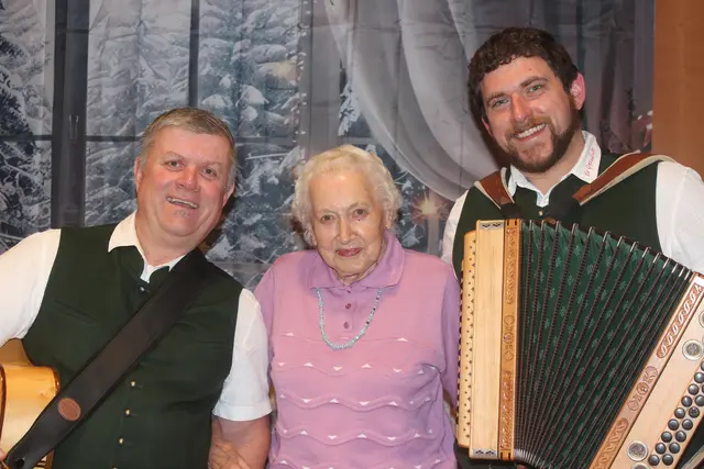 "die Gmiadlichn" und Bewohnerin Maria Schmirl. | Foto: PBZ Neunkirchen