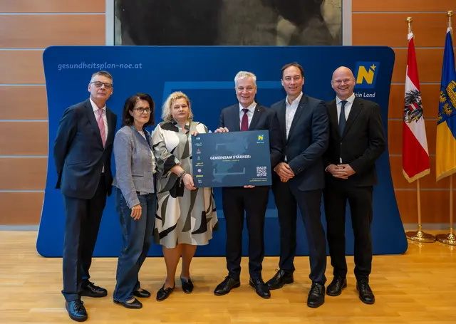 v.li.n.re.: Prim. Dr. Leopold Wanderer (LK Melk, Ärztlicher Direktor), Hon. Prof. Dr. Andrea Zauner-Dungl (Ärztliche Direktion, UK Krems), Mag. Dr. Elisabeth Bräutigam, MBA (NÖ LGA, Vorständin), LR Anton Kasser, Mag. (FH) Martin Kaiser (Geschäftsführung Gesundheit Region Mostviertel), DI Franz Laback, MBA (Geschäftsführung Gesundheit Region Mitte GmbH)


 | Foto: NLK Filzwieser