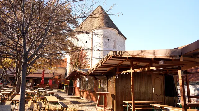 Die Suche nach einem neuen Betreiber für das Schloss Neugebäude hat begonnen.  | Foto: Valentina Marinelic/MeinBezirk