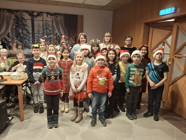 Die Volksschüler sorgten für Weihnachtsstimmung im Pflegeheim. | Foto: Volksschule Steinfeld