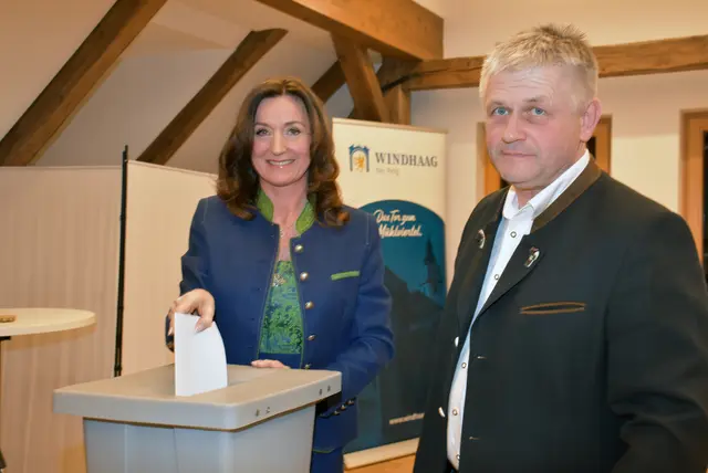 Bürgermeisterwahl in Windhaag bei Perg.  Martin Luger ist neuer Bürgermeister. Er löst Bettina Schönbeck ab.  | Foto: Zinterhof
