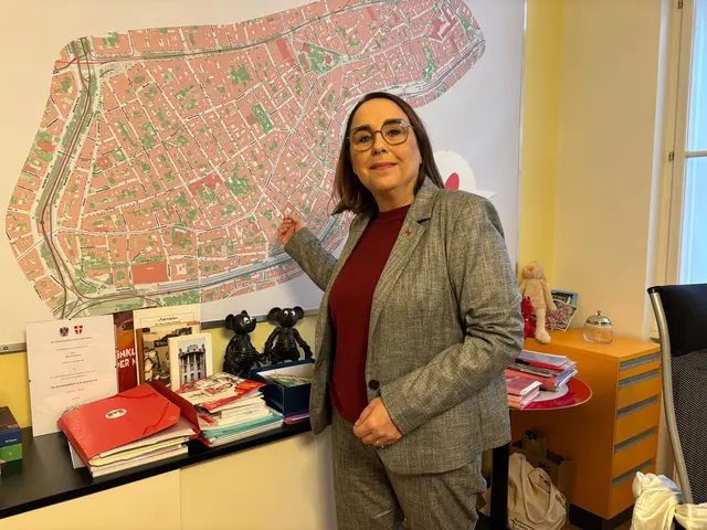  MeinBezirk führte ein Interview mit Bezirksvorsteher-Stellvertreterin Julia Lessacher (SPÖ), die Rede und Antwort stand.
 | Foto: Pia Rotter/MeinBezirk