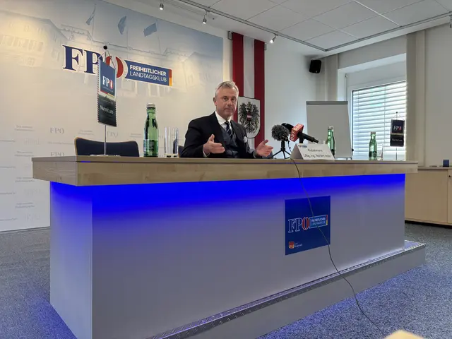 Norbert Hofer bei einer seiner ersten Pressekonferenzen als Klubobmann der FPÖ Burgenland im Februar 2025. Zumindest in dieser Funktion wird er spätestens Ende Jänner nicht mehr auftreten. | Foto: Franz Tscheinig/MeinBezirk Burgenland