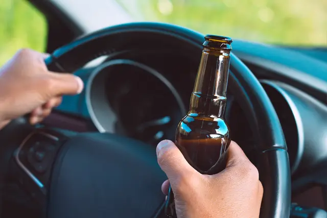 Ein bei der Kontrolle durchgeführter Alkotest verlief positiv. Der Führerschein wurde an Ort und Stelle vorläufig abgenommen und er wird angezeigt (Symbolfoto) | Foto: stock.adobe.com/a/Creative Cat Studio
