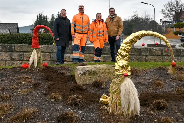LA Bürgermeister Christian Samwald, der ökologische Grünraumpfleger Johann Baier, Floristin Tanja Haselgruber und Stadtrat Erik Hofer. | Foto: Stadtgemeinde Ternitz