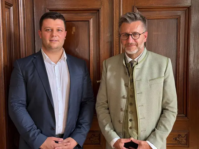 Klubobmann Alexis Pascuttini und Rechtsanwalt Andreas Kleinbichler bei der Verhandlung am Landesgericht für Zivilrechtssachen Graz am Freitag. | Foto: Wiesmüller