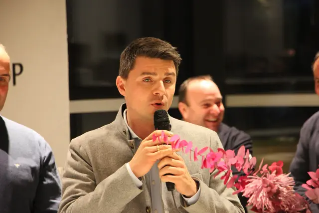 Simon Schwendinger: "Heute ist ein wunderschöner Tag füre die Region!" | Foto: Schwarz