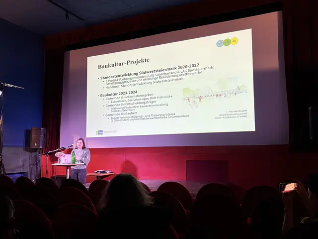 Ulrike Elsneg vom Regionalmanagement Südweststeiermark bei ihrem Impulsreferat im Kino Eibiswald | Foto: MeinBezirk/Susanne Veronik