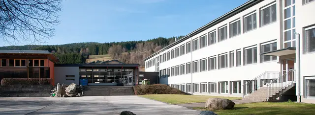 Rund 68.000 Schüler (ohne landwirtschaftliche Schulen) starteten ins Schuljahr 2025/2026 – und mit ihnen ein neues Sicherheitskonzept. Auch an der Mittelschule Weitensfeld gibt es eines. | Foto: MS Weitensfeld